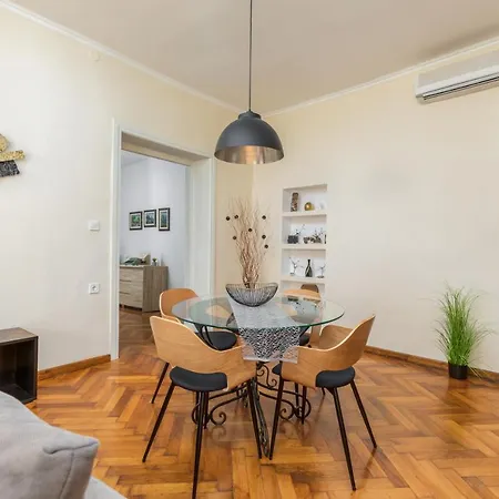 Melanie Apartment